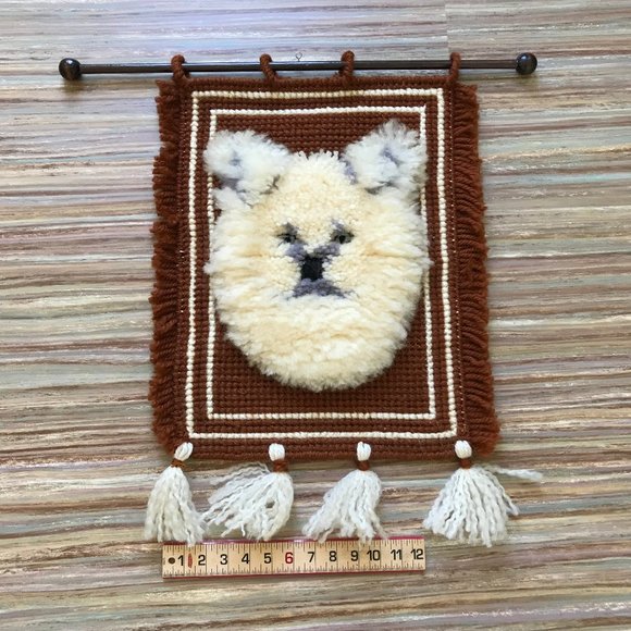 Hand Woven & Latch Hooked Tapestry Wall Hanging Vintage Polar Bear? Dog? 16x24" - Picture 5 of 7